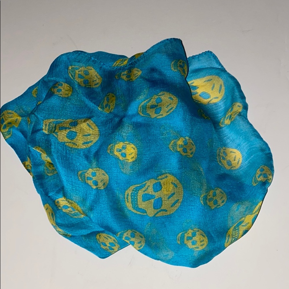 Alexander McQueen skull scarf